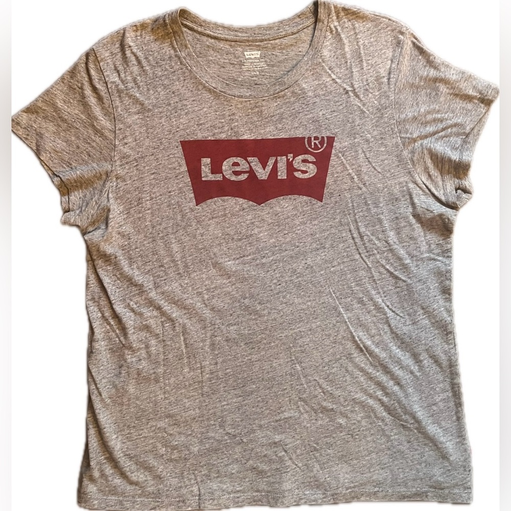 Levi's Gray Graphic T-Shirt. Excellent condition. Women’s size Large